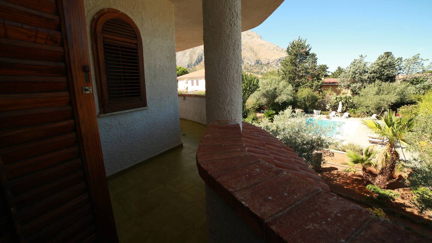 villa-vacanza-vicino-spiaggia-e-con-piscina-a-carini