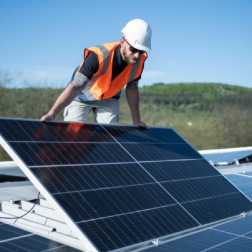 Energia solare e risparmio: guida all’installazione di impianti fotovoltaici a Novara