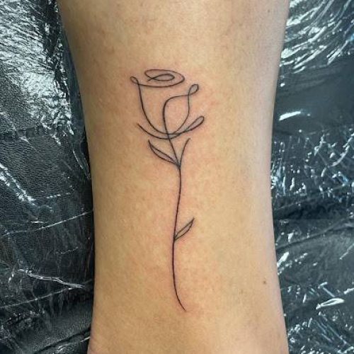 Tattoo fine line a Pinerolo