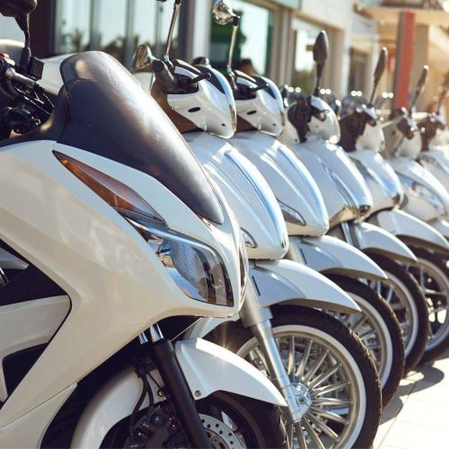 Esplora il Lago di Garda con un Noleggio Scooter: Libertà e Avventura su Due Ruote
