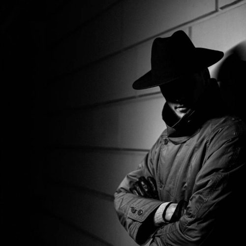 Scopri i Migliori Autori di Thriller a Jesi: Un Viaggio nel Brivido