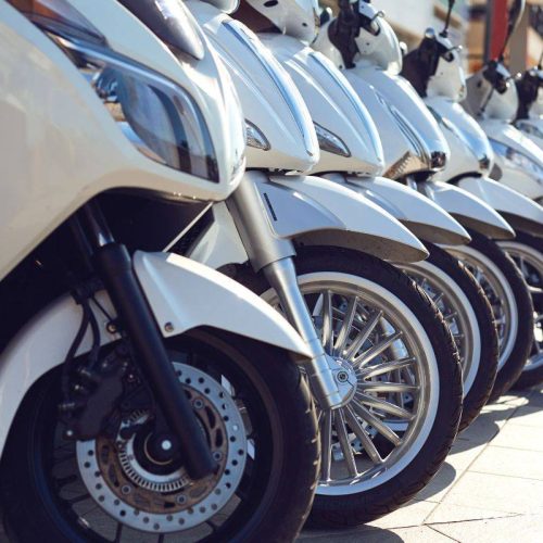 Noleggio Scooter 125 con Deposito a Salerno: La Soluzione Ideale per Esplorare la Costiera Amalfitana