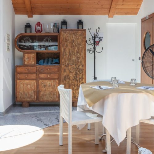 Osteria di pesce sulla spiaggia a Misano Adriatico