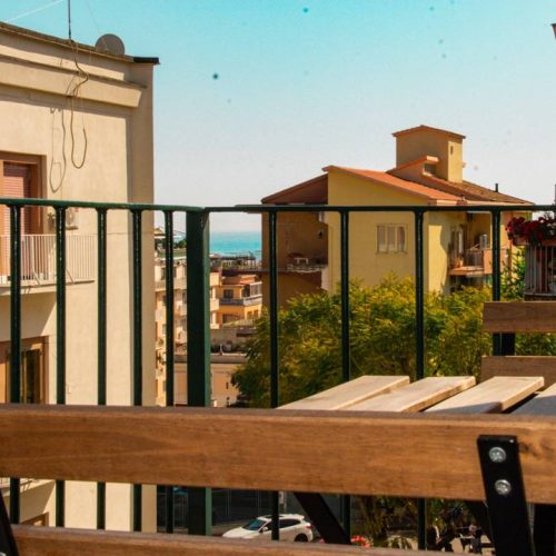 B&B con balcone vicino lungomare di Salerno