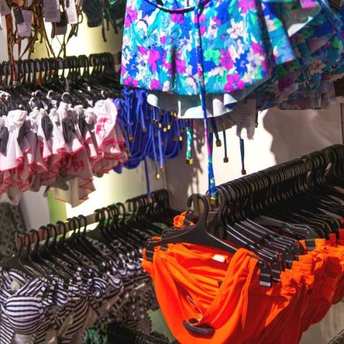 Costumi e abbigliamento mare da donna a Pietrasanta