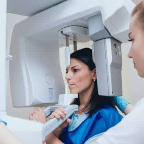 Esame di radiologia odontoiatrica ad Agira
