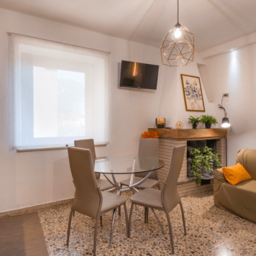 CASA VACANZE CON PARCHEGGIO E GIARDINO ATTREZZATO NEL PARCO DEL GRAN SASSO