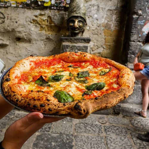TRATTORIA PIZZERIA NEL CENTRO STORICO DI NAPOLI