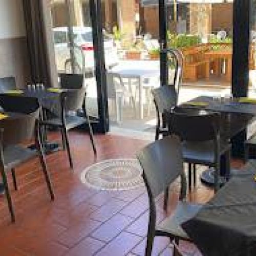 Ristorante con tavoli all’aperto a Marina di Grosseto